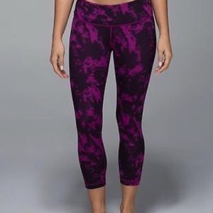 Lululemon Wunder Under Crop II series